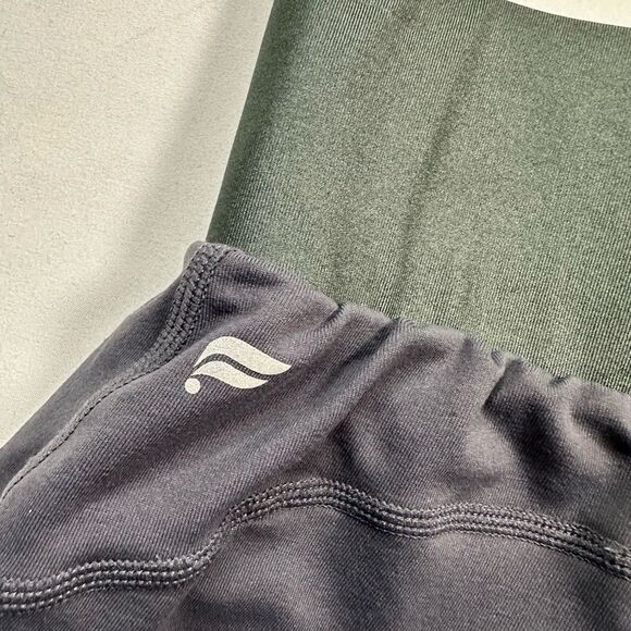 EUC Fabletics Women’s Oleaia Shine Short Athletic Built in Liner  - Size Small - Picture 8 of 9